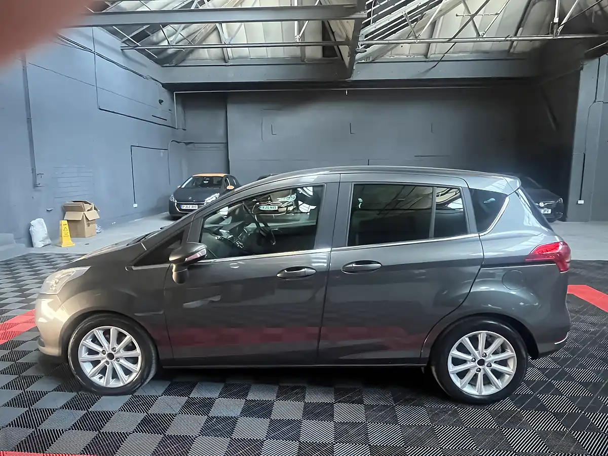 Used 2017 Ford B-Max Titanium Navigator Grey - Interior and Exterior details 6