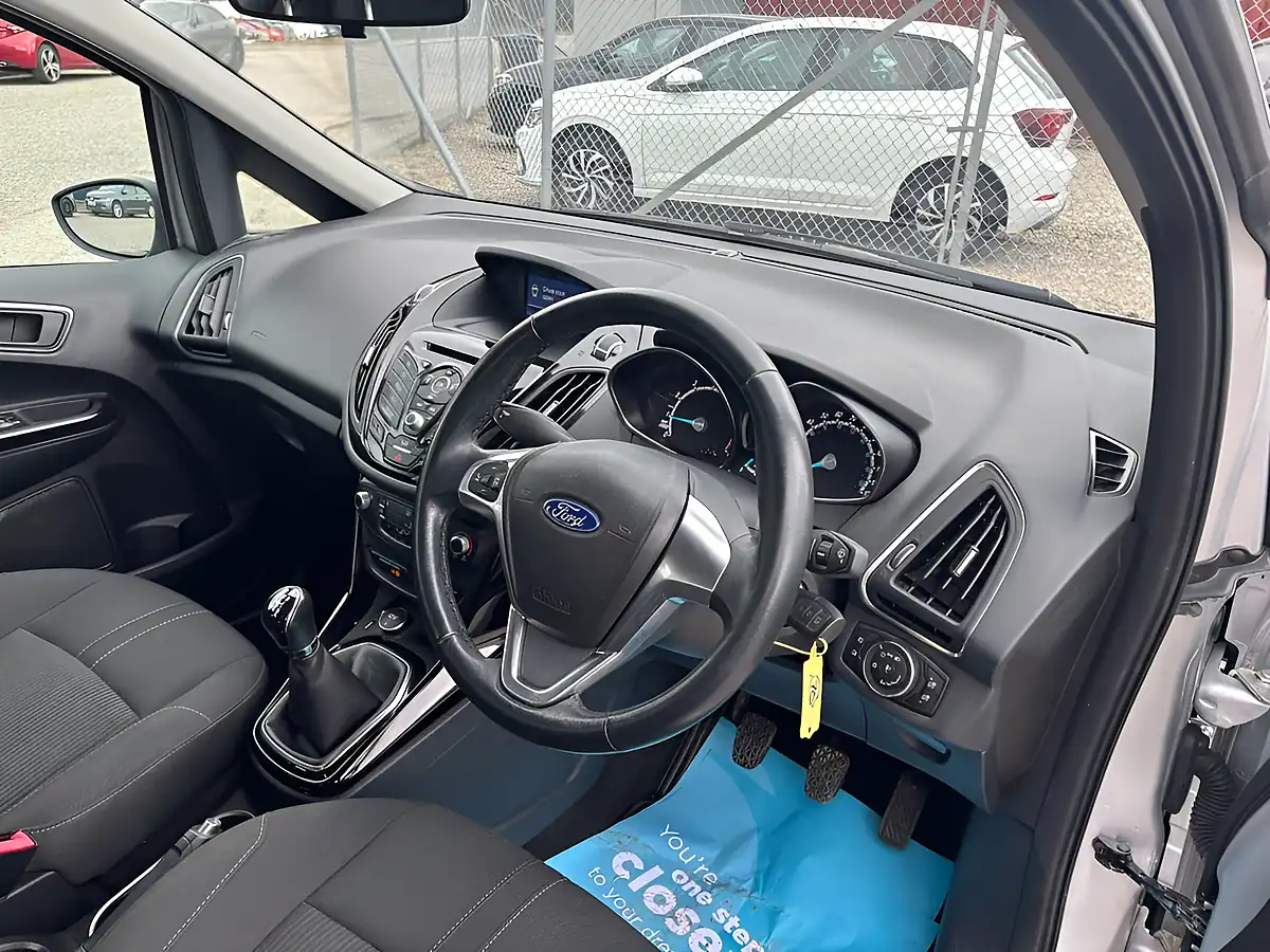 Used 2017 Ford B-Max Zetec Navigator Silver - Interior and Exterior details 3