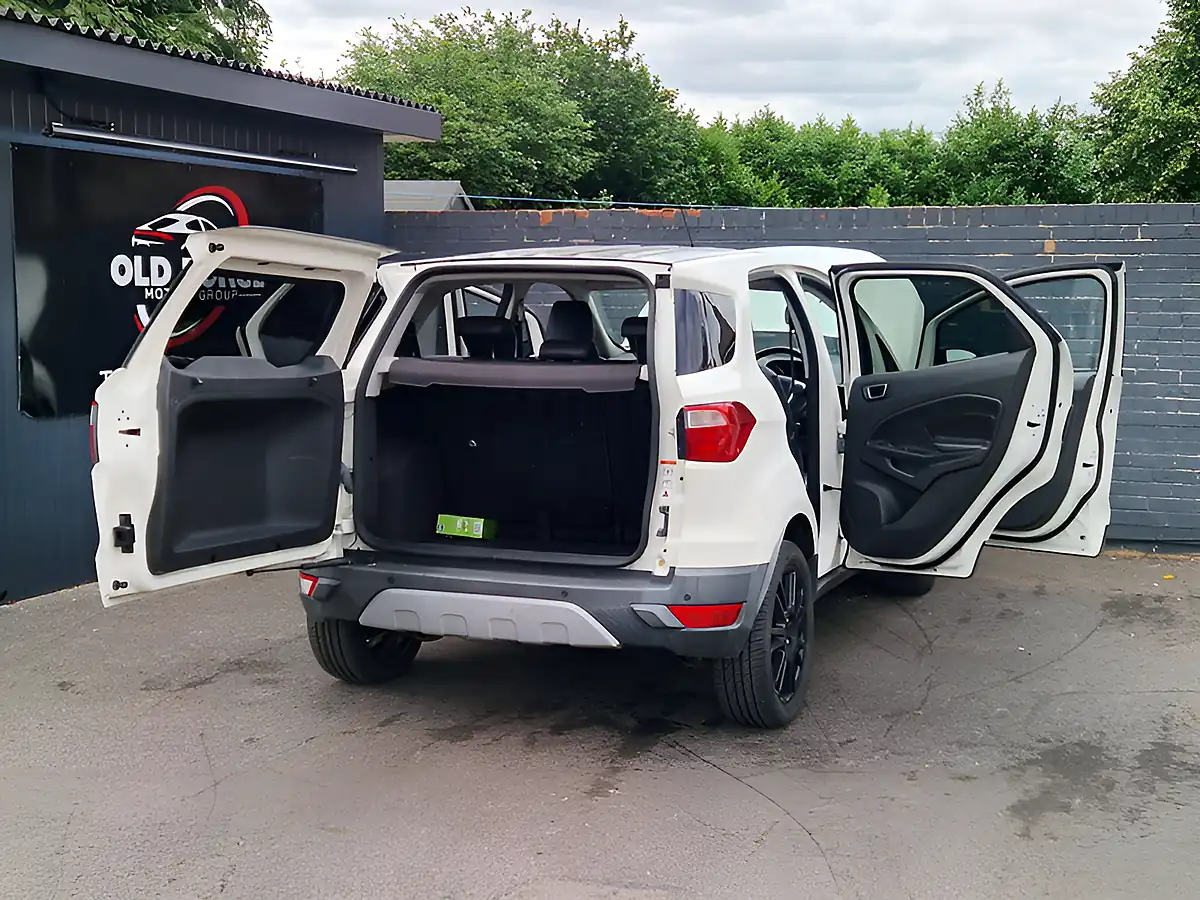 Used 2017 Ford Ecosport Titanium S White - Interior and Exterior details 12