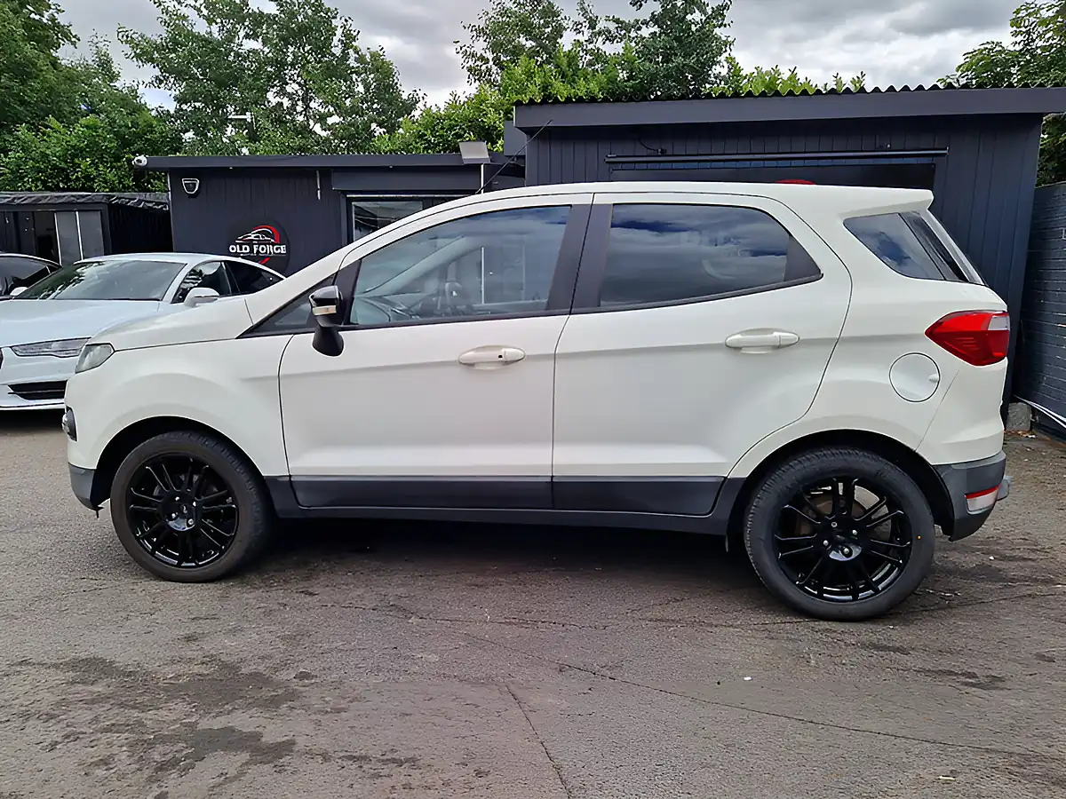 Used 2017 Ford Ecosport Titanium S White - Interior and Exterior details 6