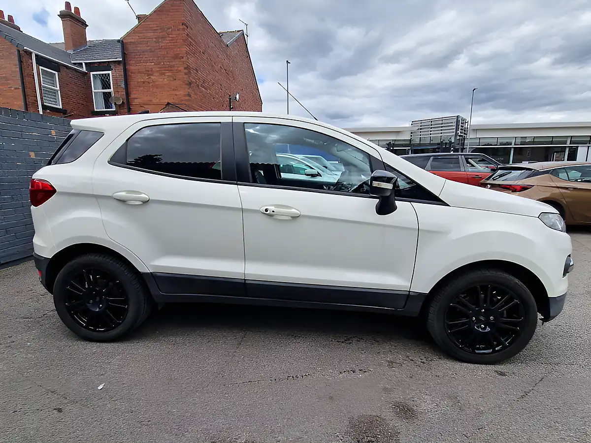 Used 2017 Ford Ecosport Titanium S White - Interior and Exterior details 7