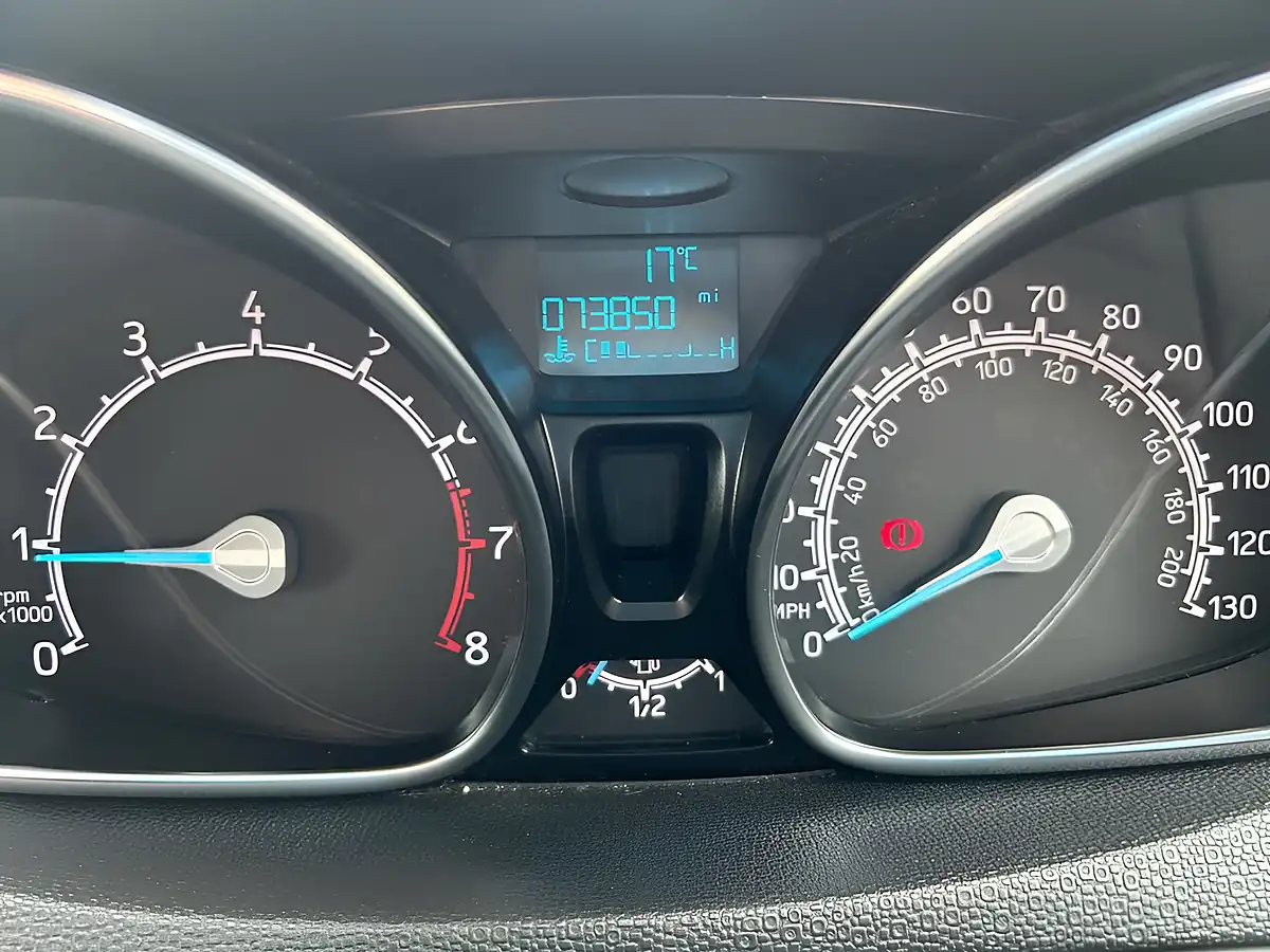 Used 2017 Ford Ecosport Titanium S White - Interior and Exterior details 13