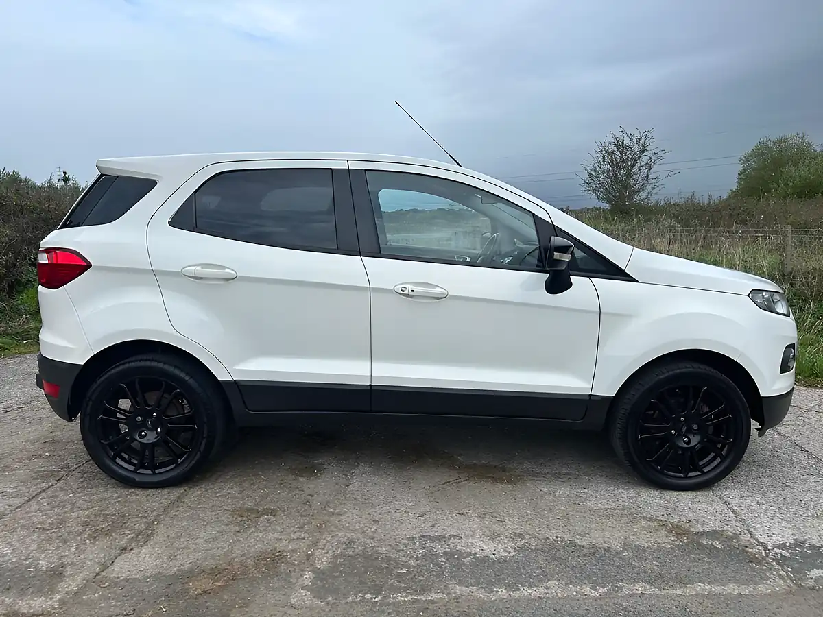 Used 2017 Ford Ecosport Titanium S White - Interior and Exterior details 2