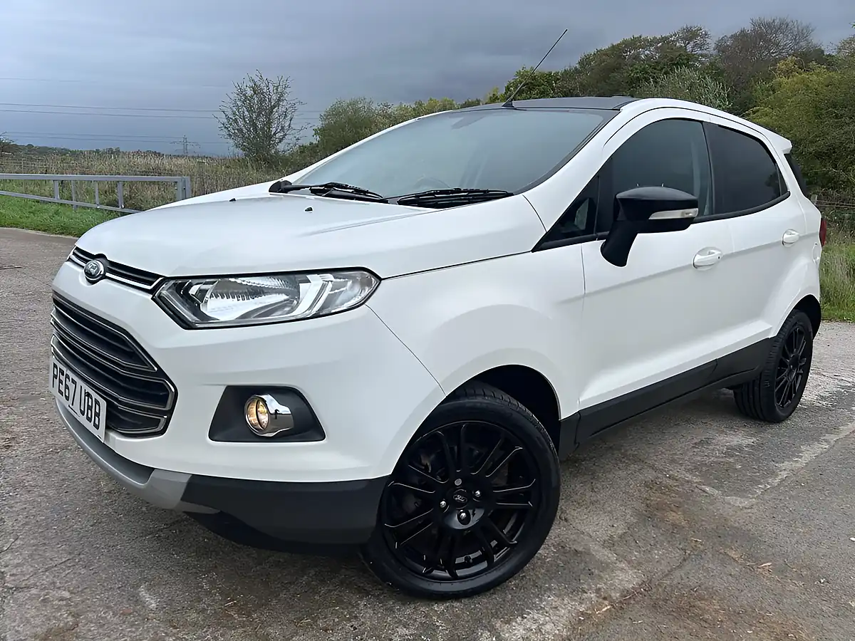 Used 2017 Ford Ecosport Titanium S White - Interior and Exterior details 4