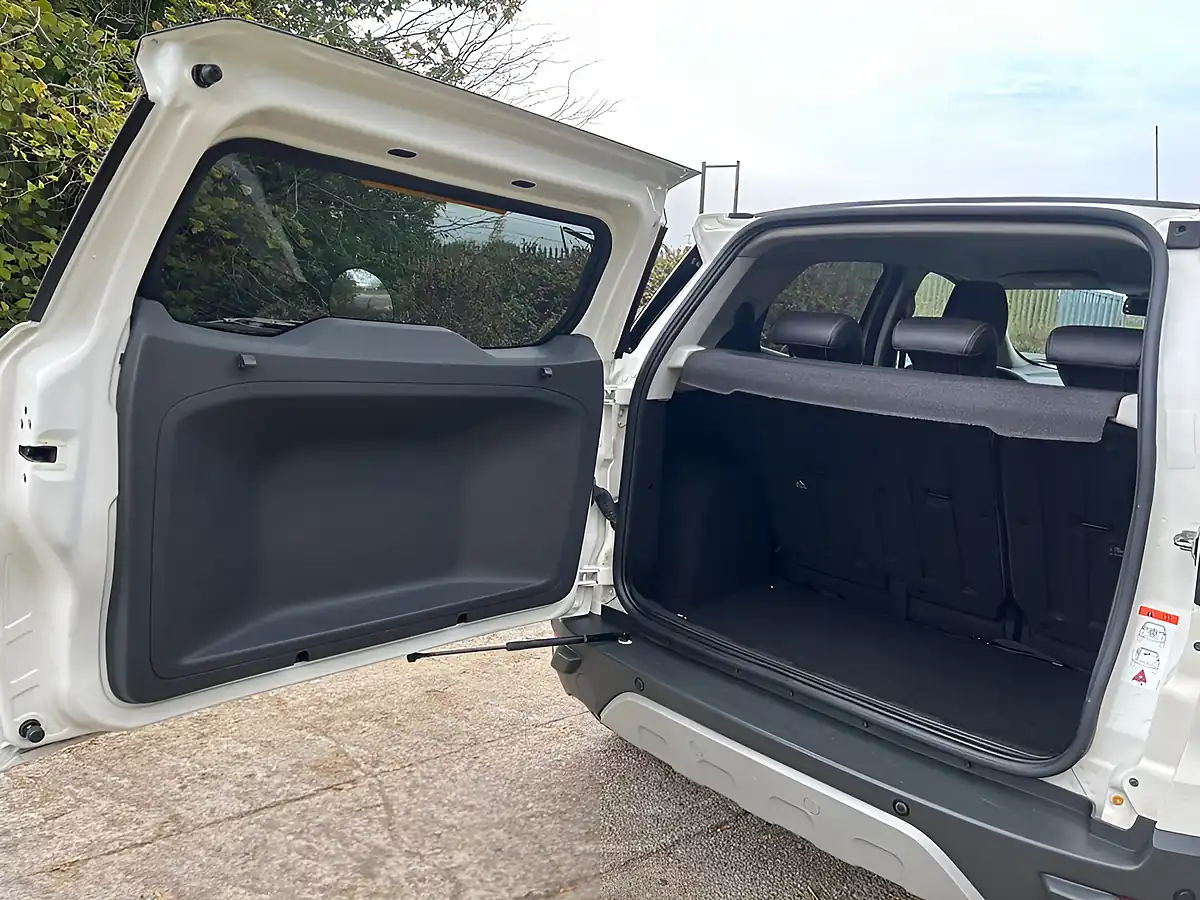 Used 2017 Ford Ecosport Titanium S White - Interior and Exterior details 9
