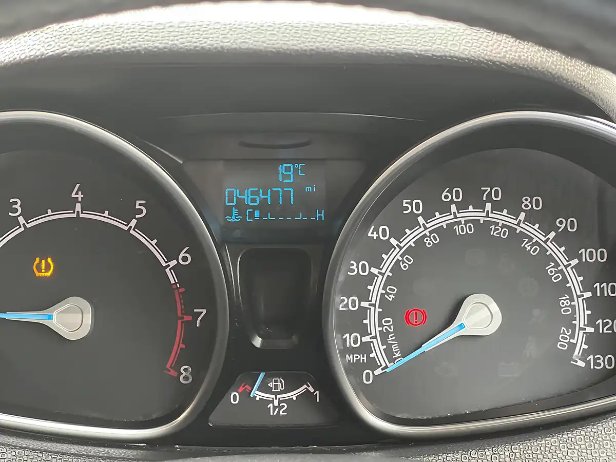 Used 2017 Ford Ecosport Titanium Silver - Interior and Exterior details 17