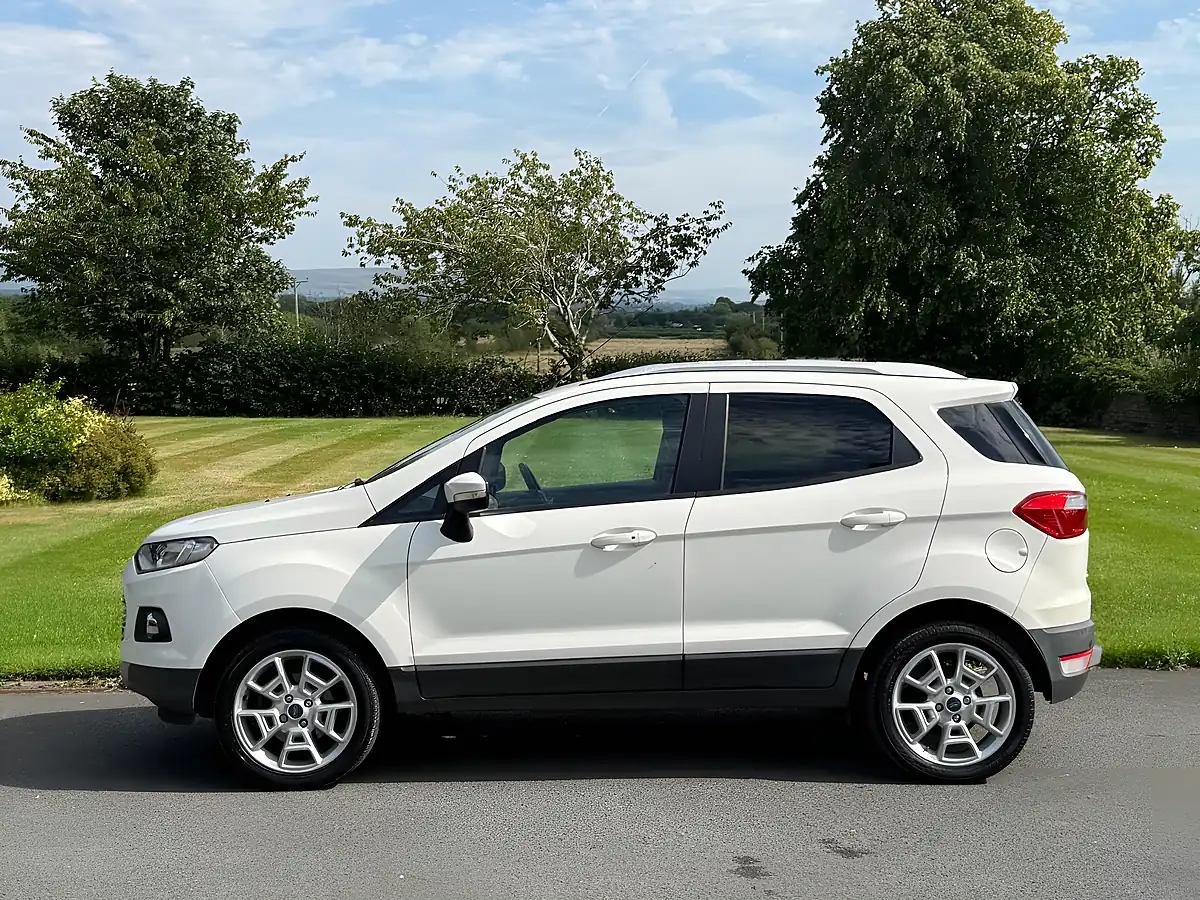 Used 2017 Ford Ecosport Titanium White - Interior and Exterior details 5