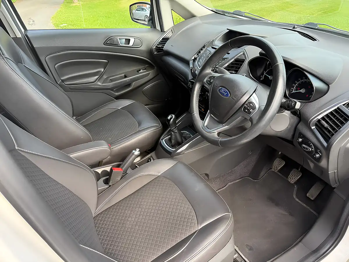 Used 2017 Ford Ecosport Titanium White - Interior and Exterior details 9
