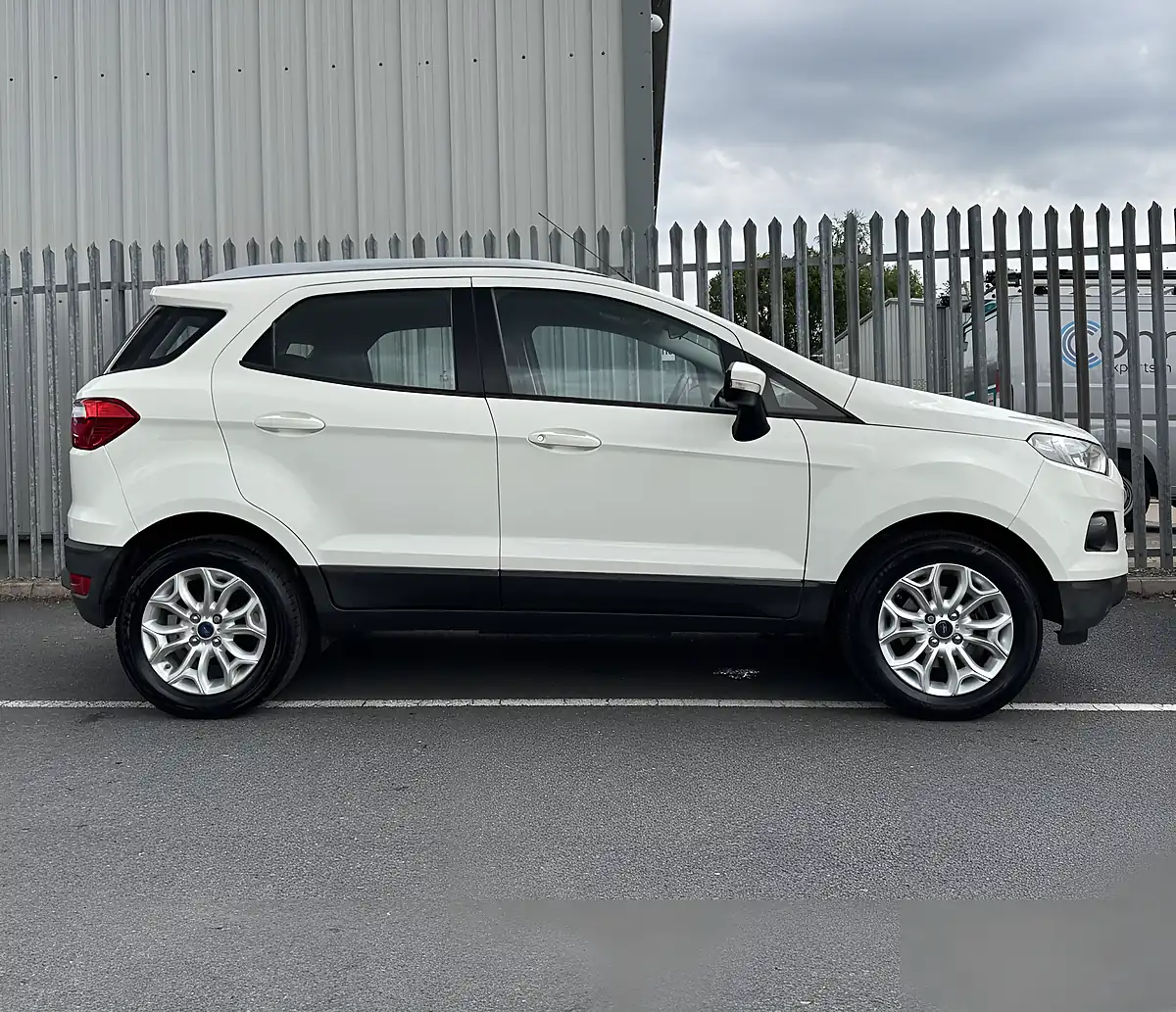 Used 2017 Ford Ecosport Zetec White - Interior and Exterior details 7