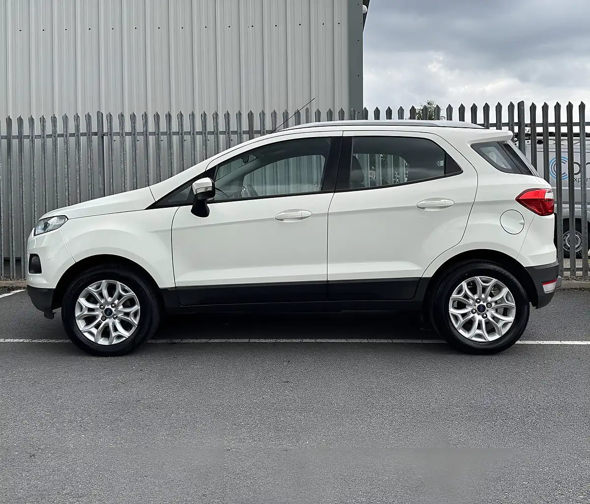 Used 2017 Ford Ecosport Zetec White - Interior and Exterior details 8