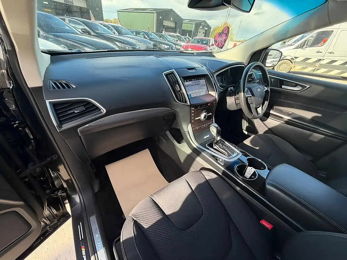 Used 2017 Ford Edge Titanium Black - Interior and Exterior details 11