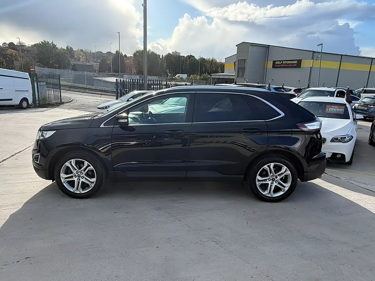 Used 2017 Ford Edge Titanium Black - Interior and Exterior details 8