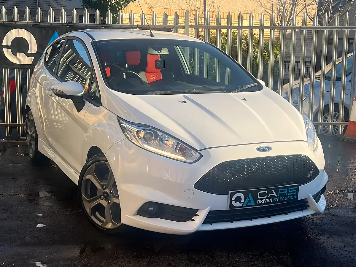Used 2017 Ford Fiesta ST-2 White - Front View