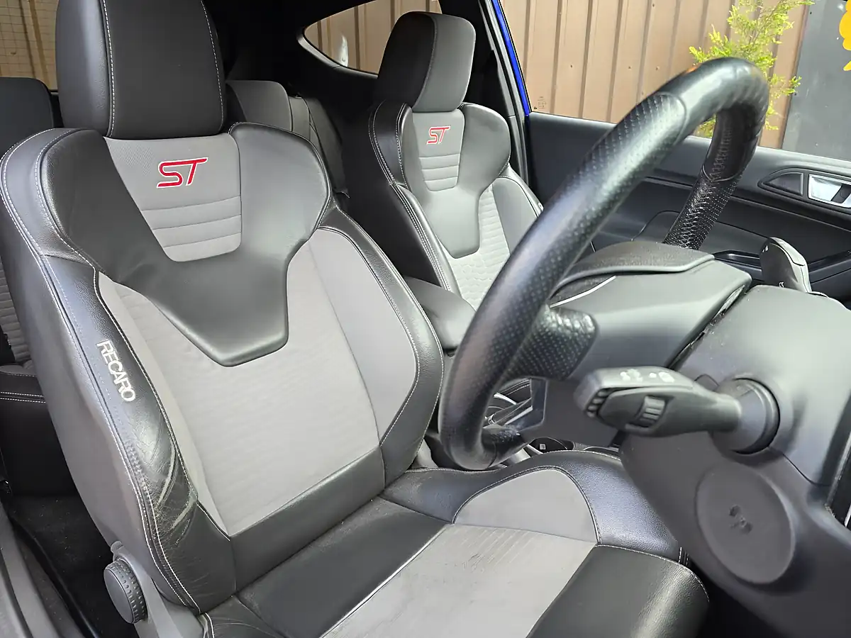 Used 2017 Ford Fiesta ST-3 Blue - Interior and Exterior details 6