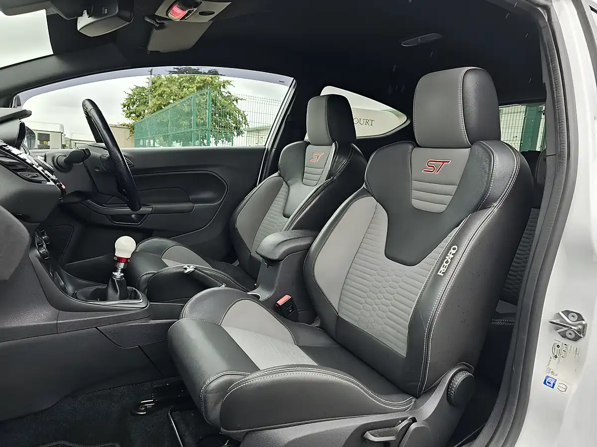 Used 2017 Ford Fiesta ST-3 Frozen White - Interior and Exterior details 12