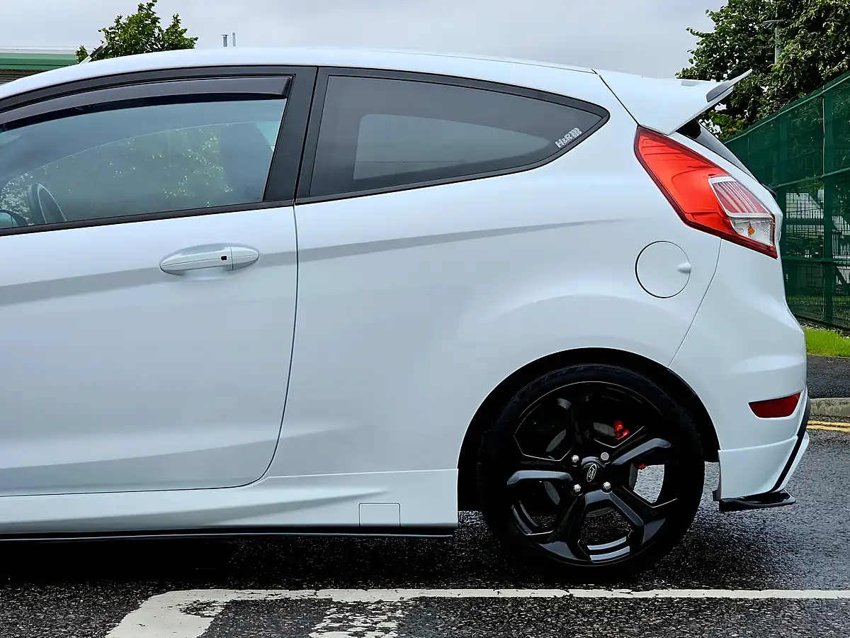 Used 2017 Ford Fiesta ST-3 Frozen White - Interior and Exterior details 16