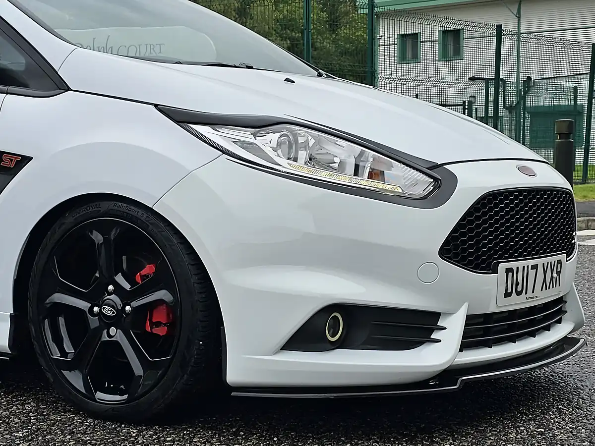 Used 2017 Ford Fiesta ST-3 Frozen White - Interior and Exterior details 17