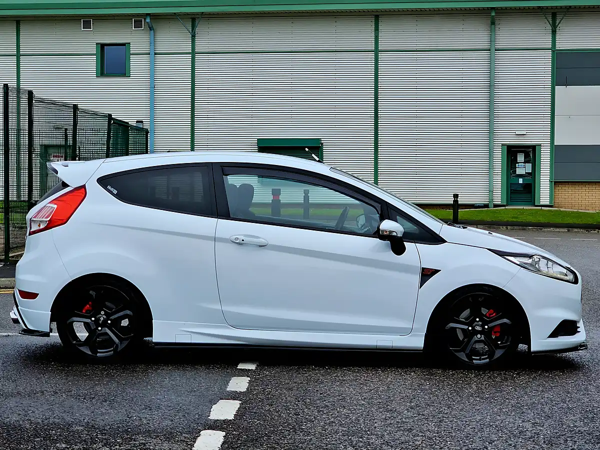 Used 2017 Ford Fiesta ST-3 Frozen White - Interior and Exterior details 5