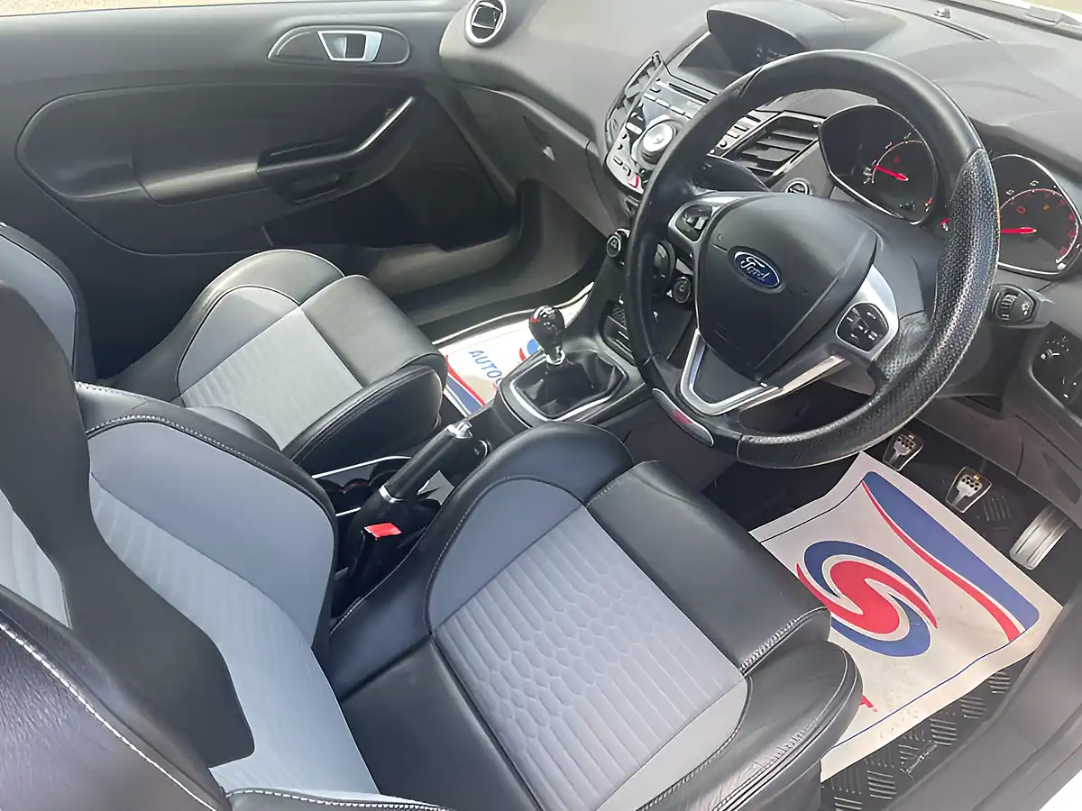Used 2017 Ford Fiesta ST-3 White - Interior and Exterior details 12