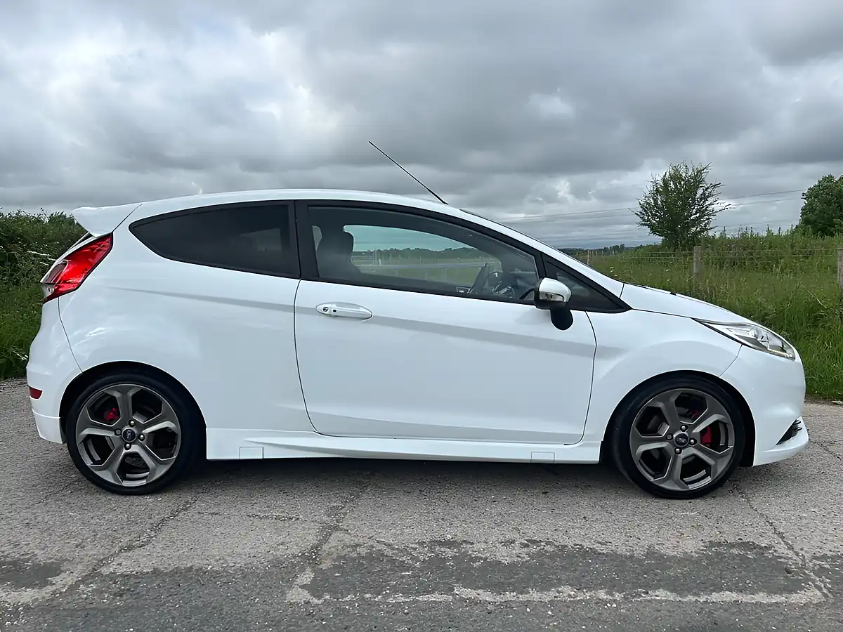 Used 2017 Ford Fiesta ST-3 White - Interior and Exterior details 2