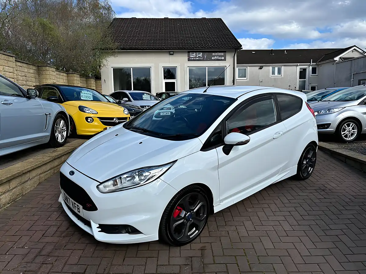 Used 2017 Ford Fiesta ST-3 White - Front View