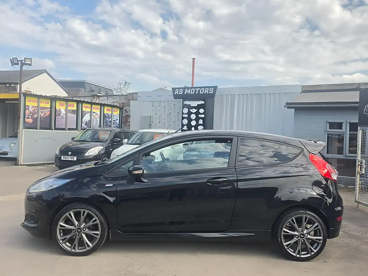 Used 2017 Ford Fiesta ST-Line Black - Interior and Exterior details 4
