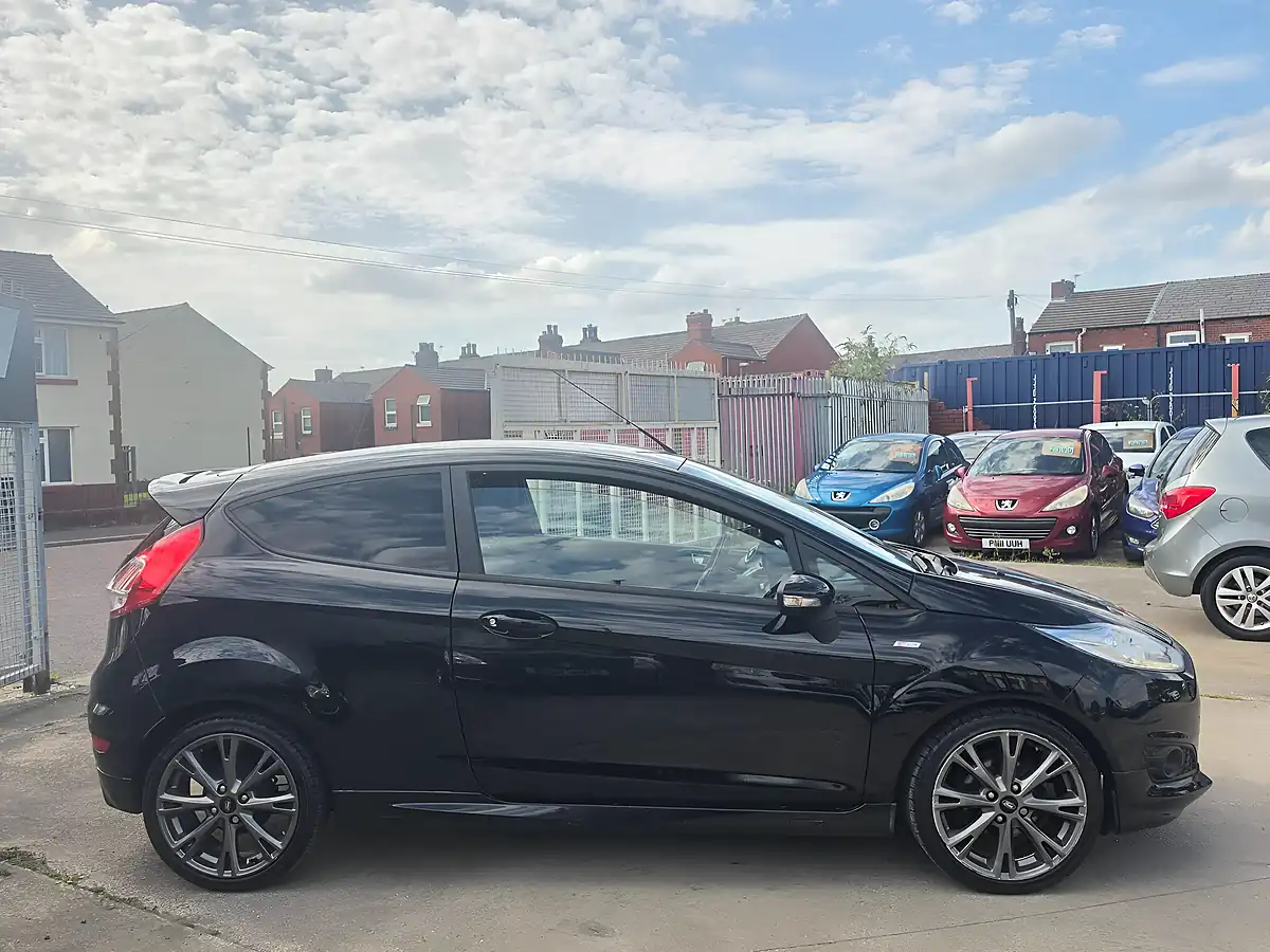 Used 2017 Ford Fiesta ST-Line Black - Interior and Exterior details 7