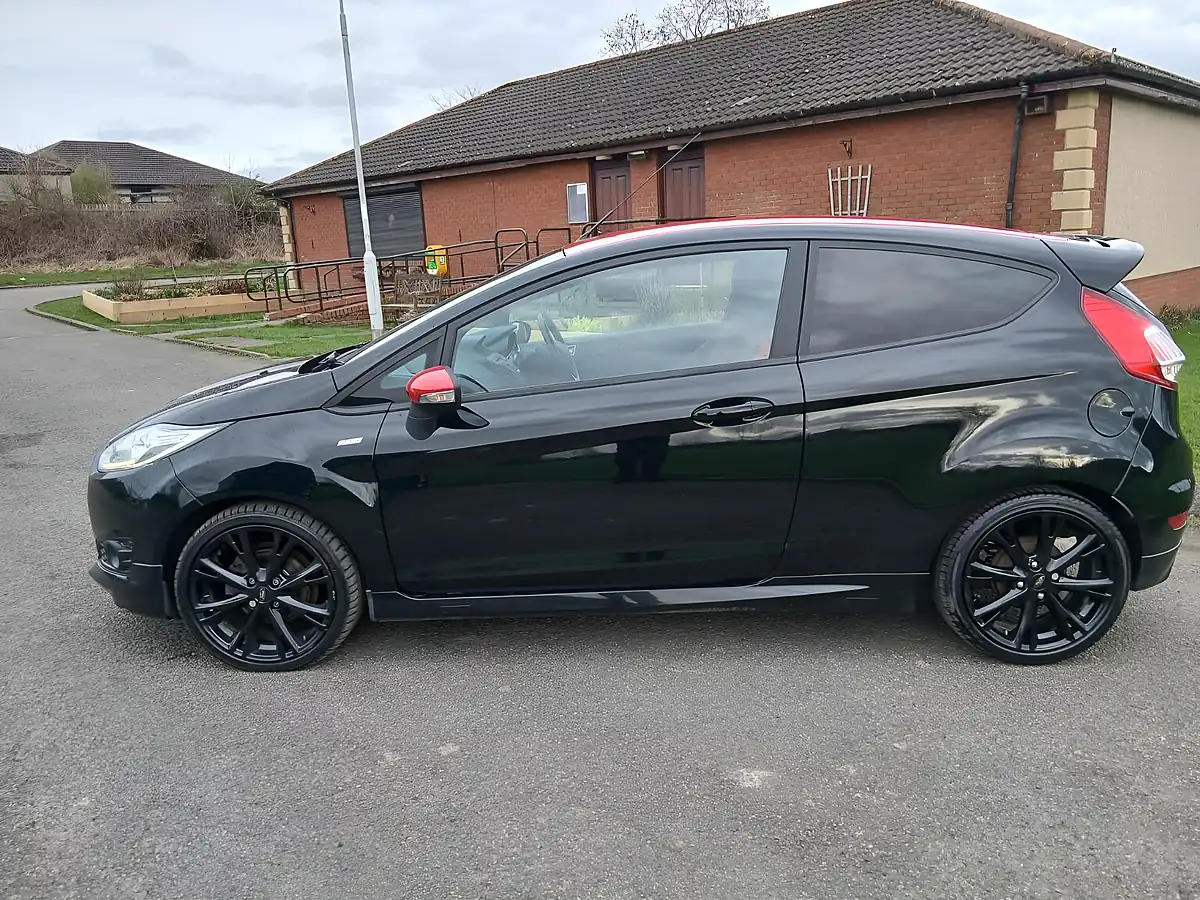 Used 2017 Ford Fiesta ST-Line Black - Interior and Exterior details 4