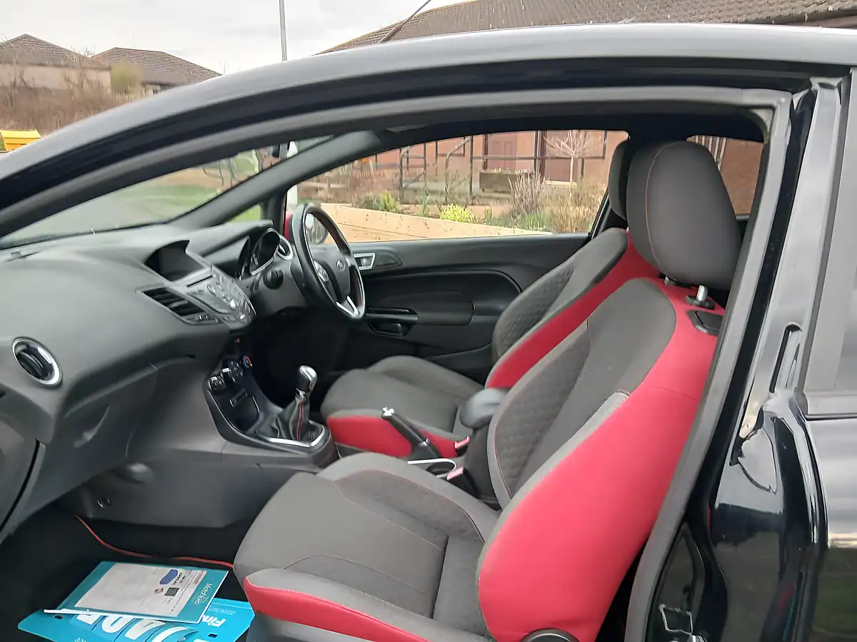 Used 2017 Ford Fiesta ST-Line Black - Interior and Exterior details 9