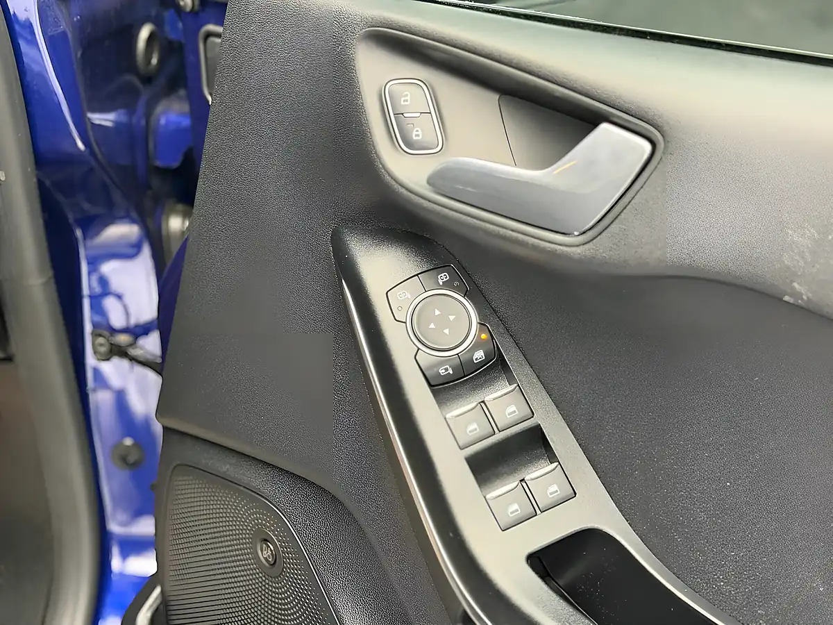 Used 2017 Ford Fiesta ST-Line Blue - Interior and Exterior details 10