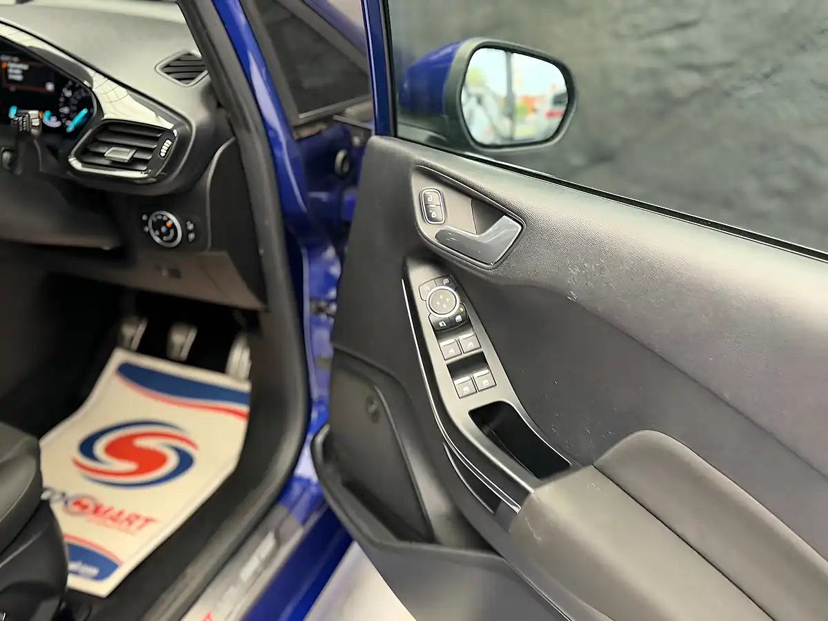 Used 2017 Ford Fiesta ST-Line Blue - Interior and Exterior details 9