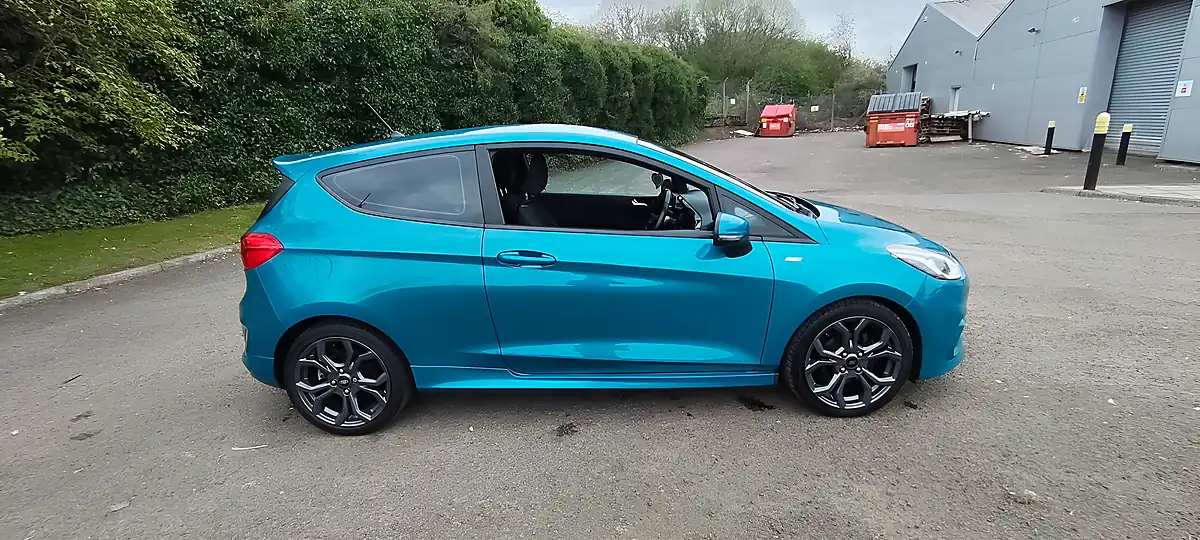 Used 2017 Ford Fiesta ST-Line Blue - Interior and Exterior details 6