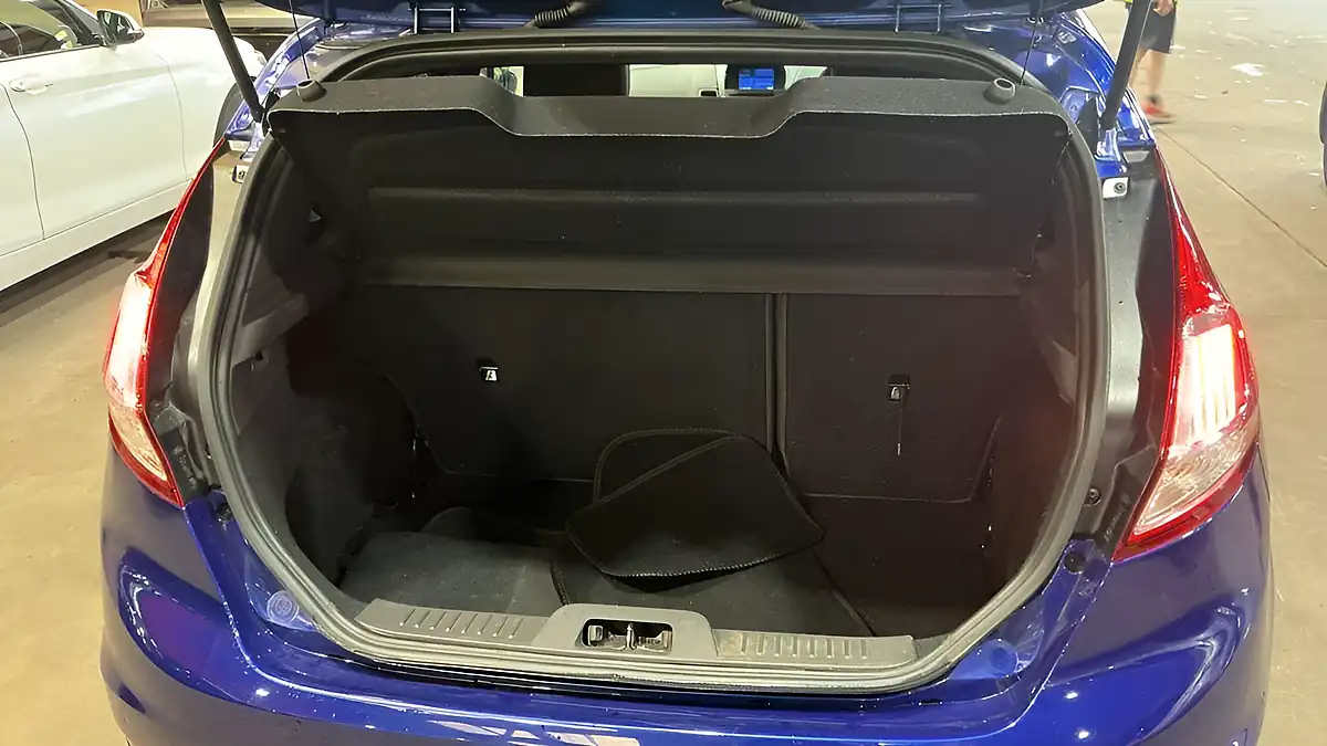 Used 2017 Ford Fiesta ST-Line Blue - Interior and Exterior details 11