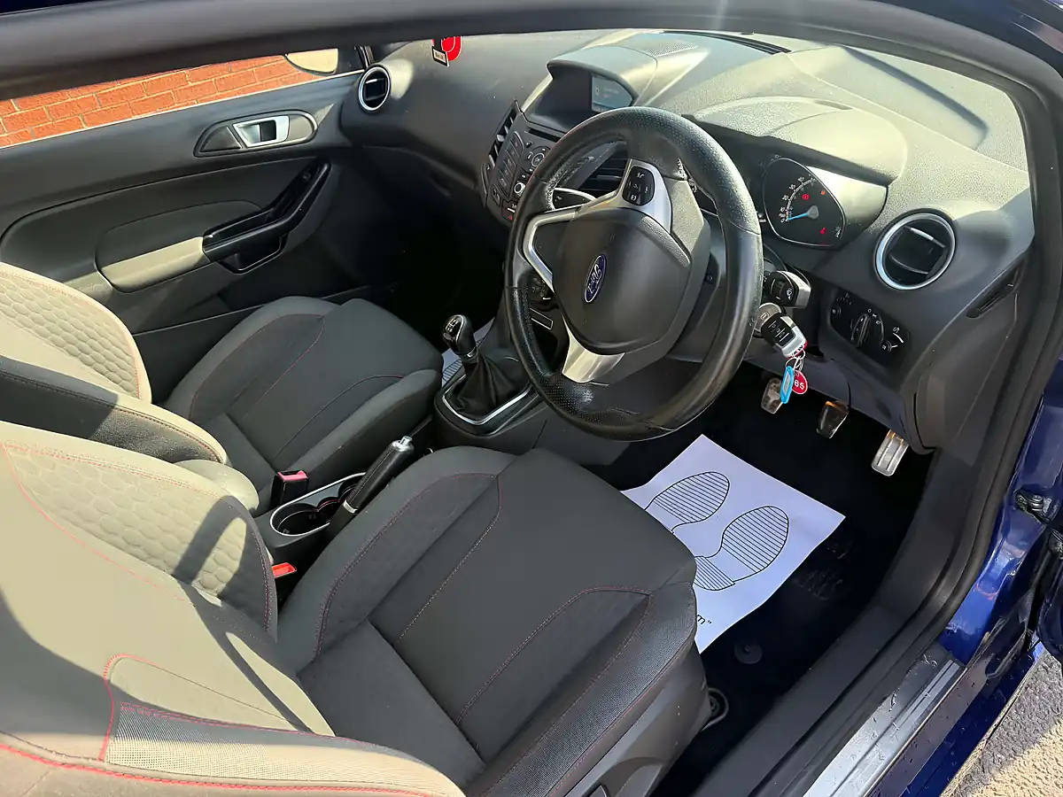Used 2017 Ford Fiesta ST-Line Blue - Interior and Exterior details 13