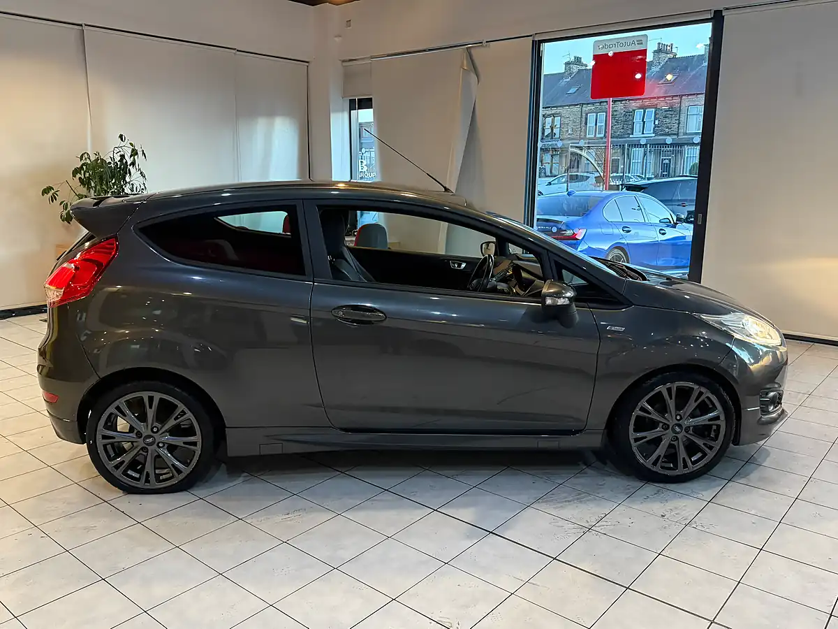 Used 2017 Ford Fiesta ST-Line Grey - Interior and Exterior details 12