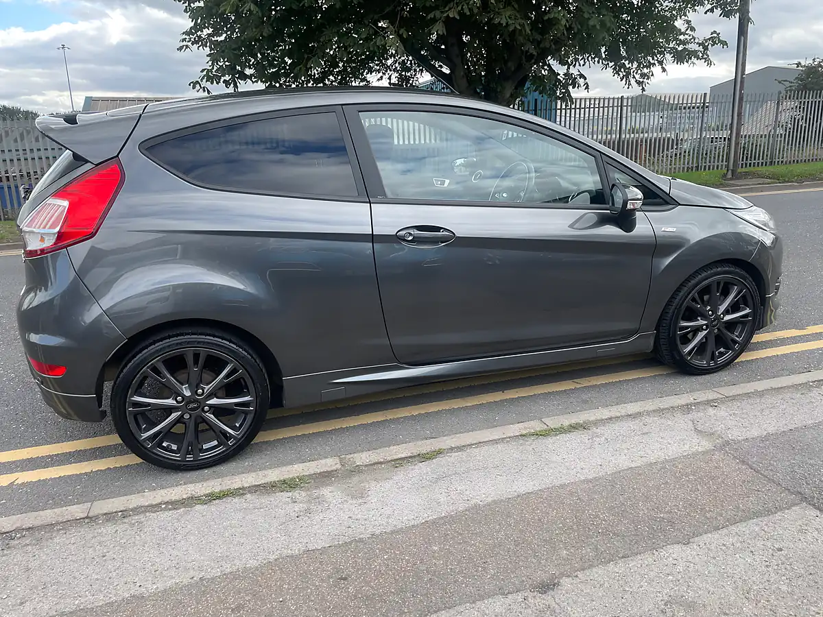 Used 2017 Ford Fiesta ST-Line Grey - Interior and Exterior details 8