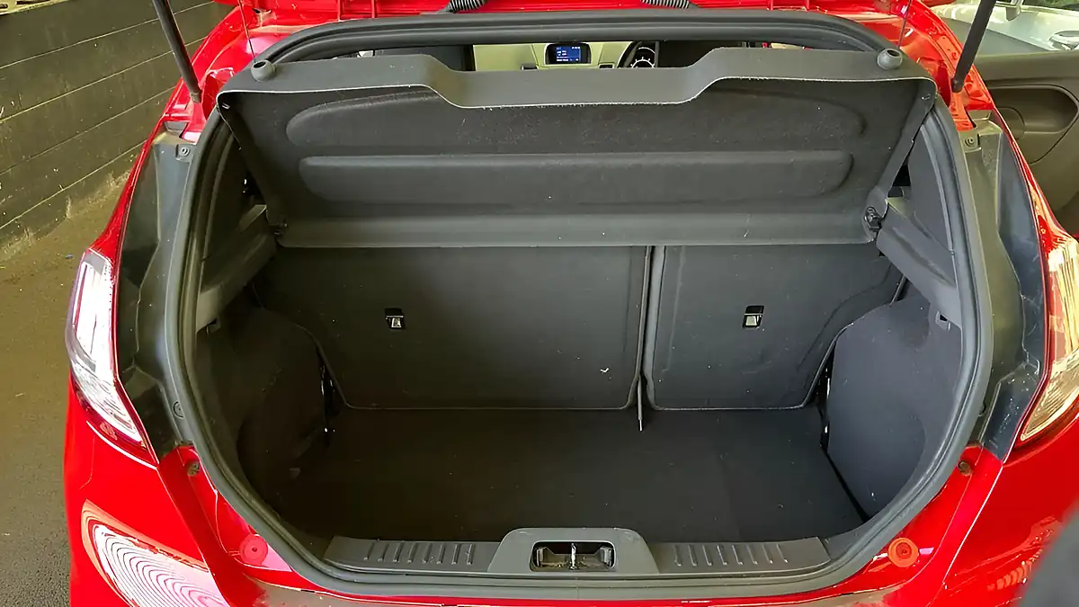 Used 2017 Ford Fiesta ST-Line Red - Interior and Exterior details 8