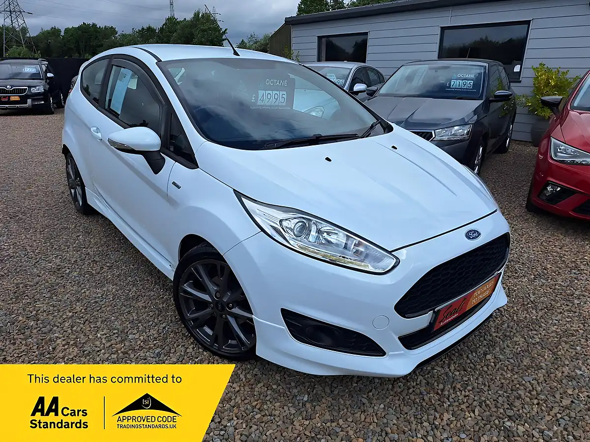 Used 2017 Ford Fiesta ST-Line White - Front View