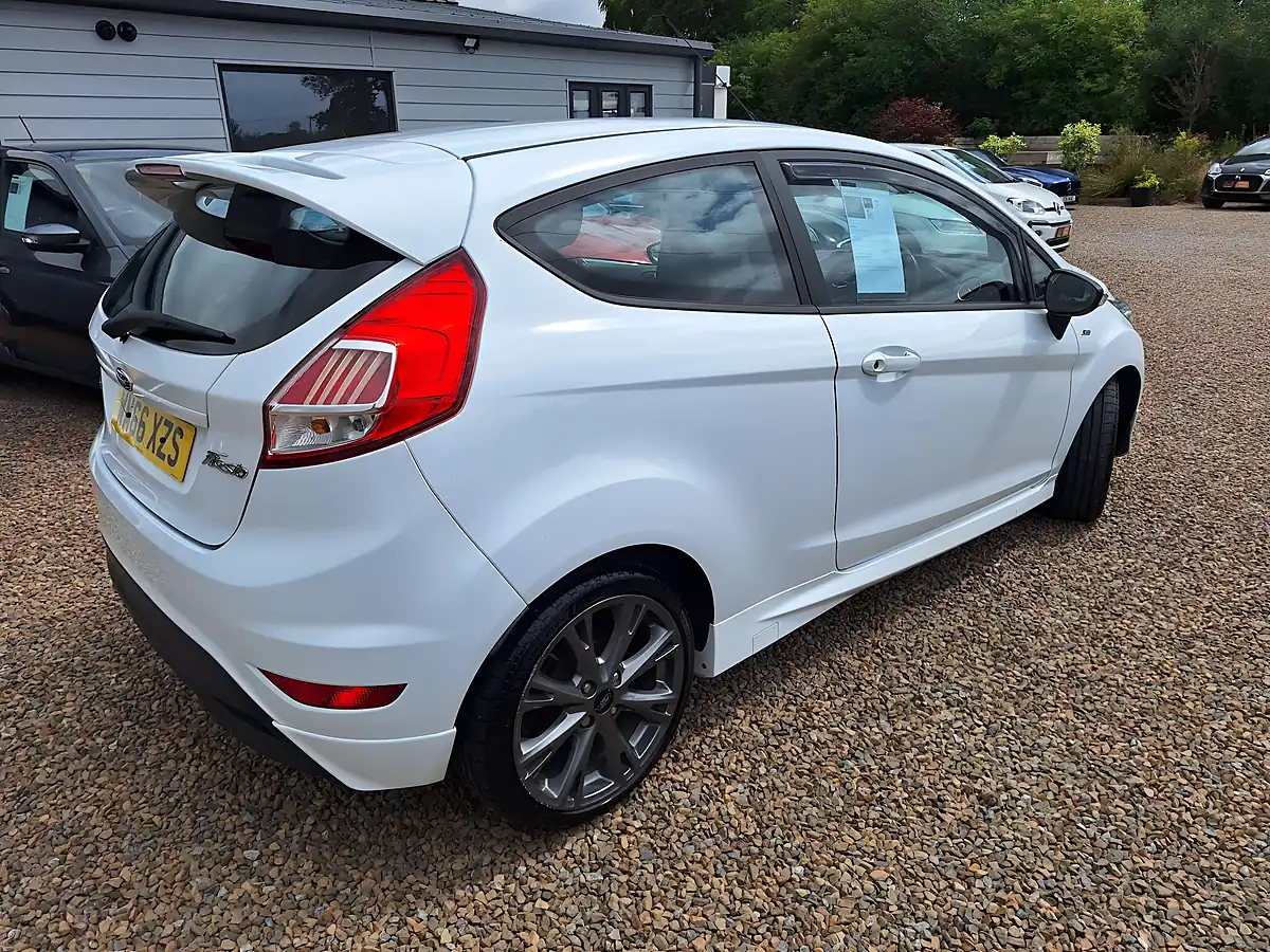 Used 2017 Ford Fiesta ST-Line White - Interior and Exterior details 17