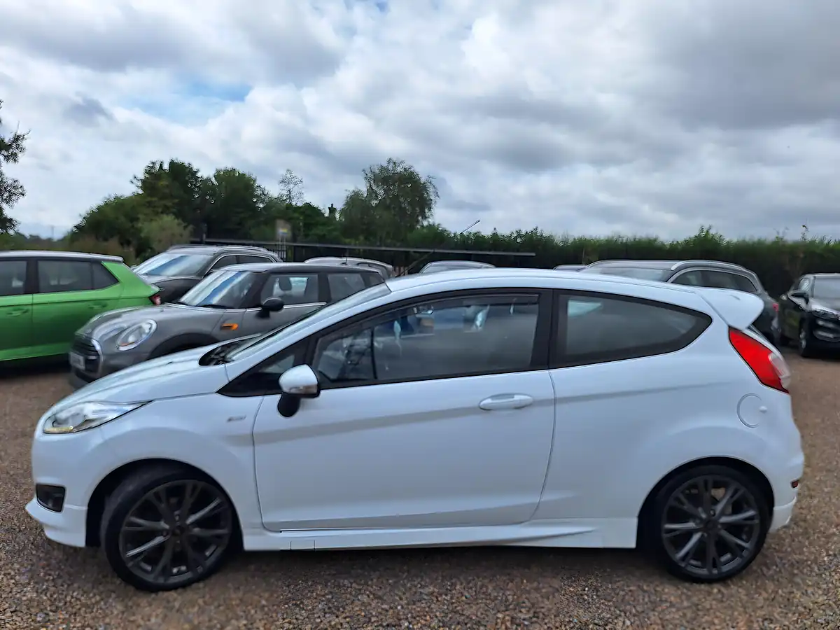Used 2017 Ford Fiesta ST-Line White - Interior and Exterior details 6