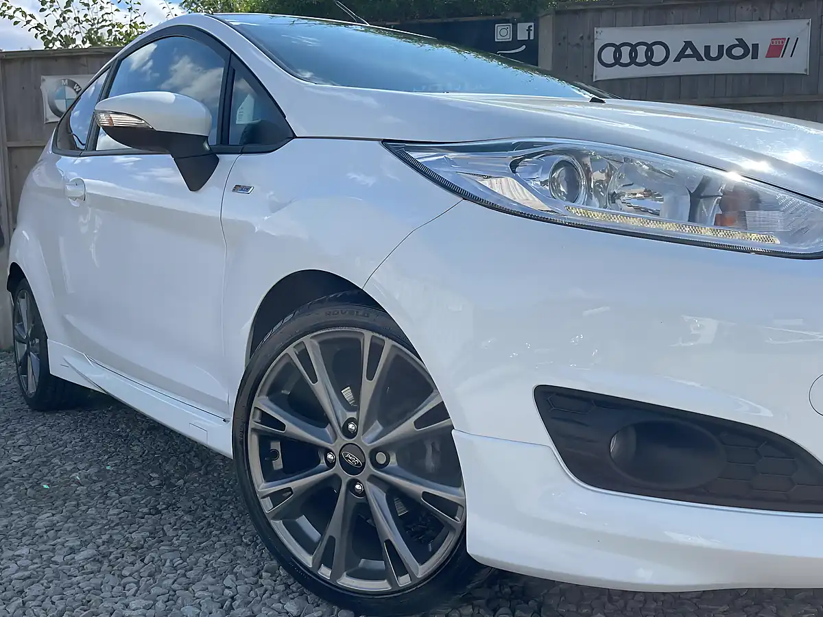 Used 2017 Ford Fiesta ST-Line White - Interior and Exterior details 16