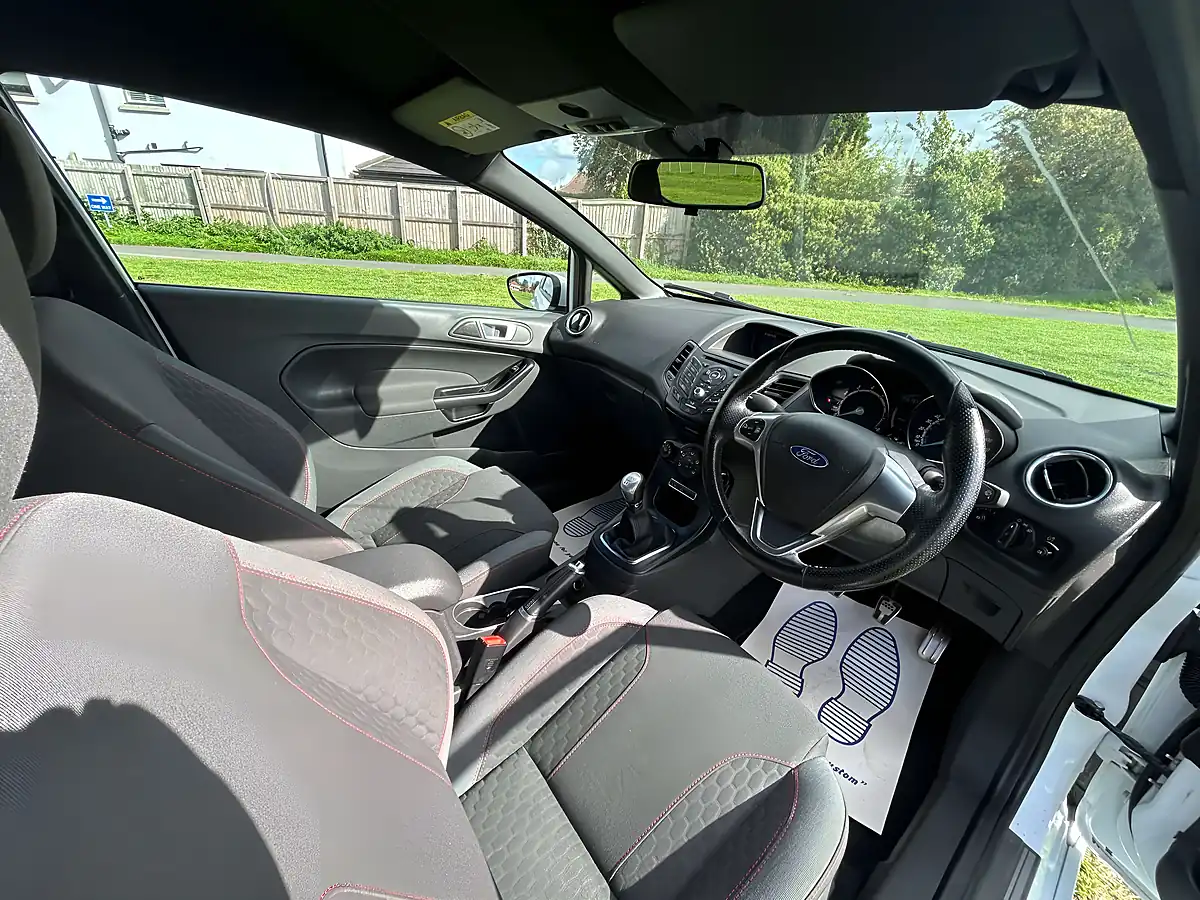 Used 2017 Ford Fiesta ST-Line White - Interior and Exterior details 17
