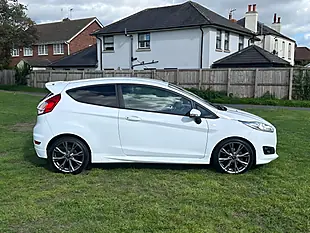 Used 2017 Ford Fiesta ST-Line White - Interior and Exterior details 3