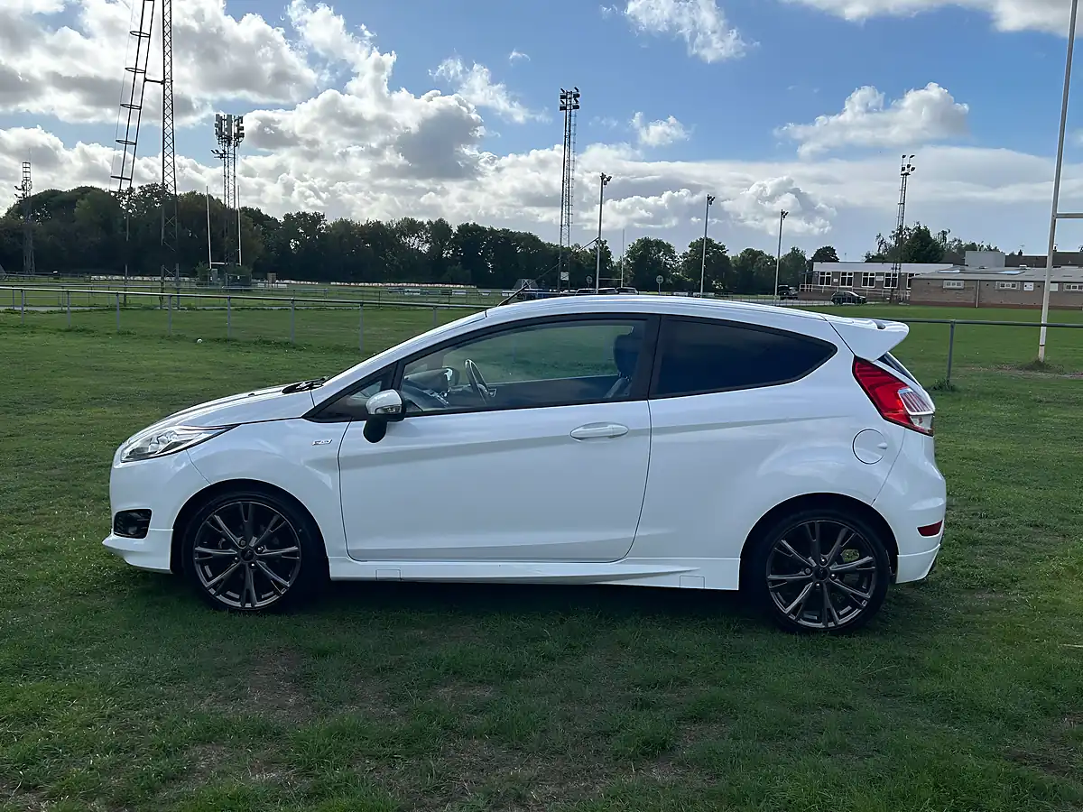 Used 2017 Ford Fiesta ST-Line White - Interior and Exterior details 7