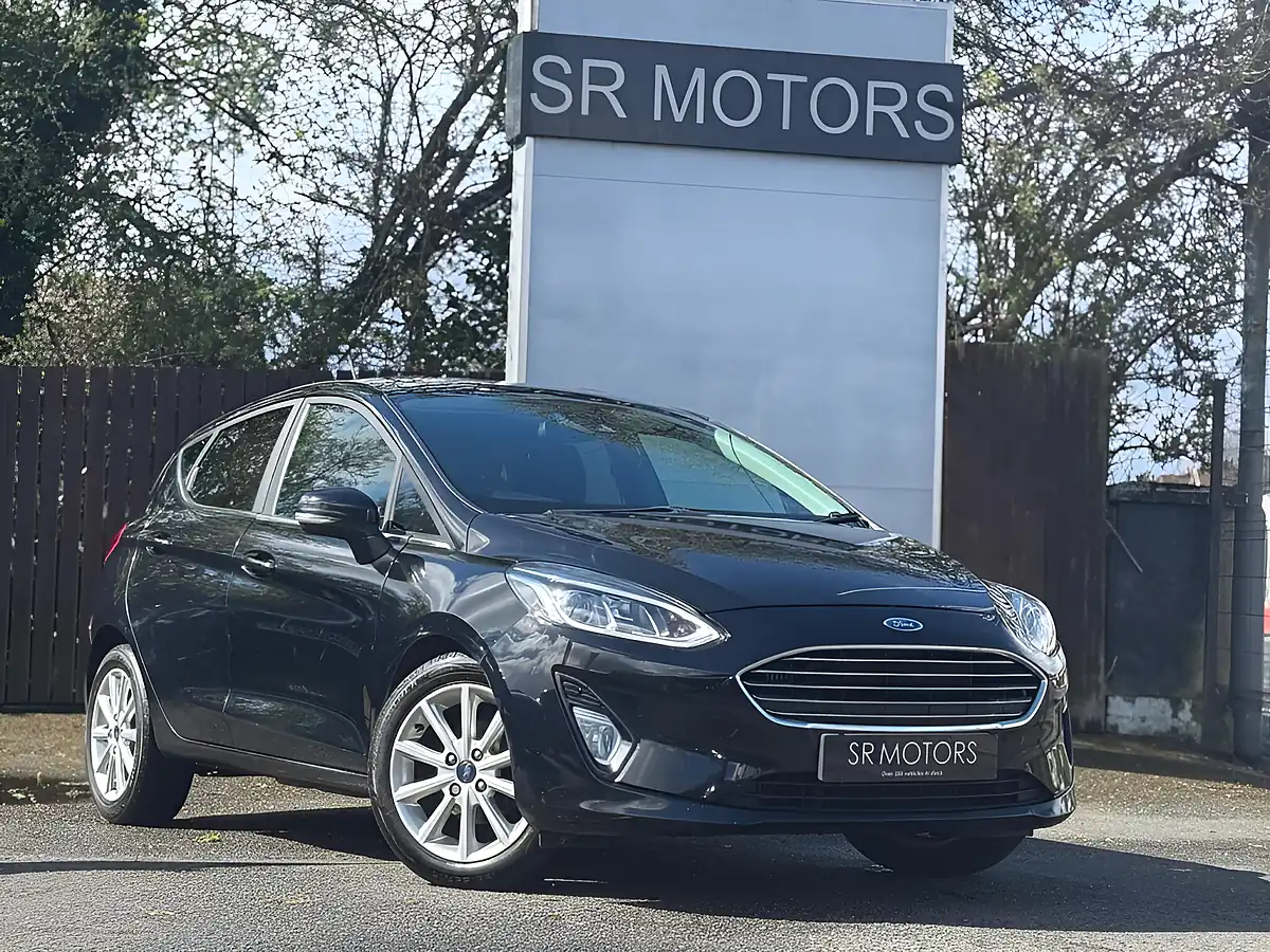 Used 2017 Ford Fiesta Titanium Black - Front View