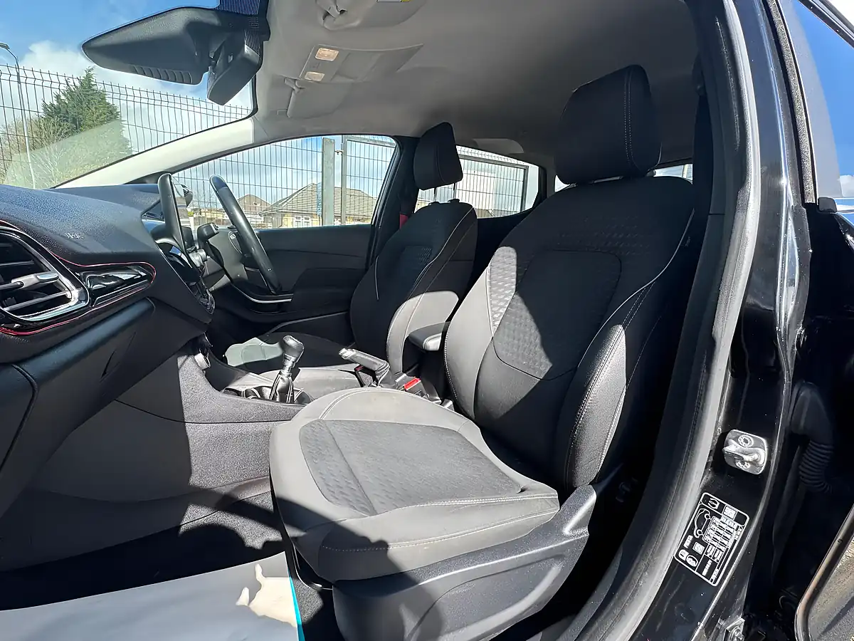 Used 2017 Ford Fiesta Titanium Black - Interior and Exterior details 16