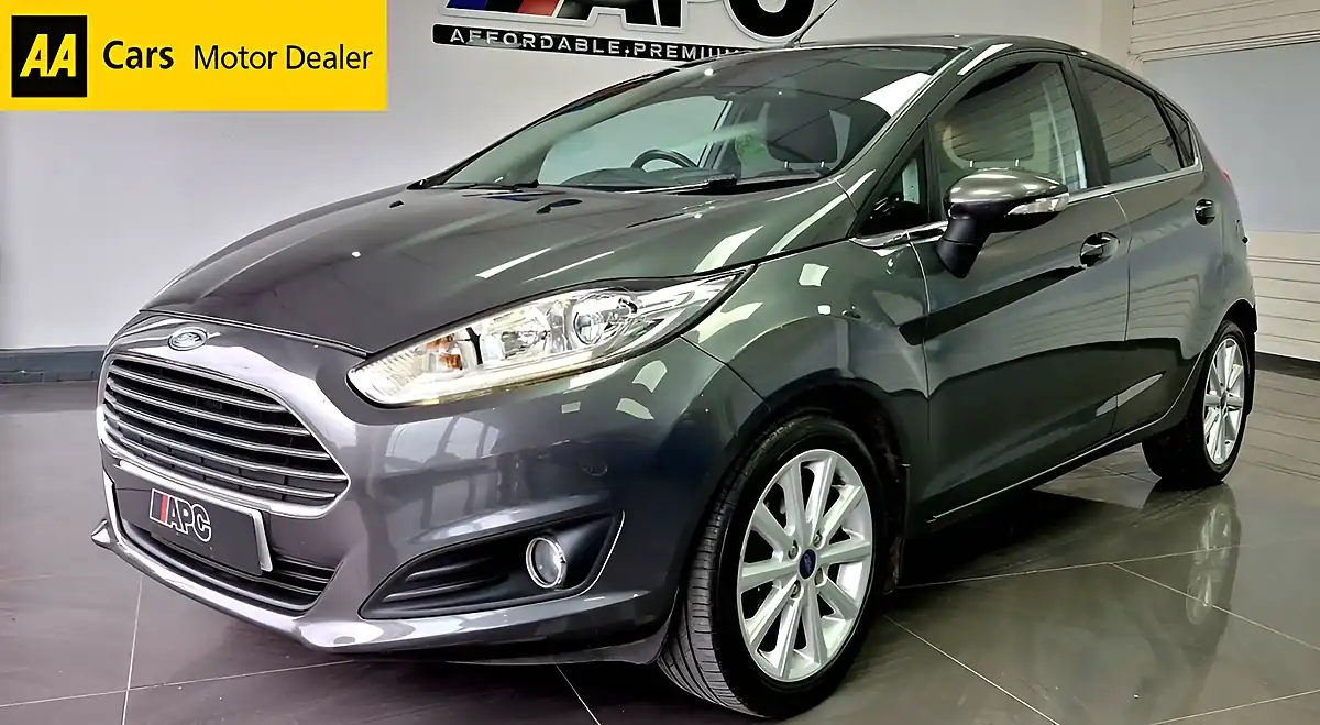 Used 2017 Ford Fiesta Titanium Grey - Front View