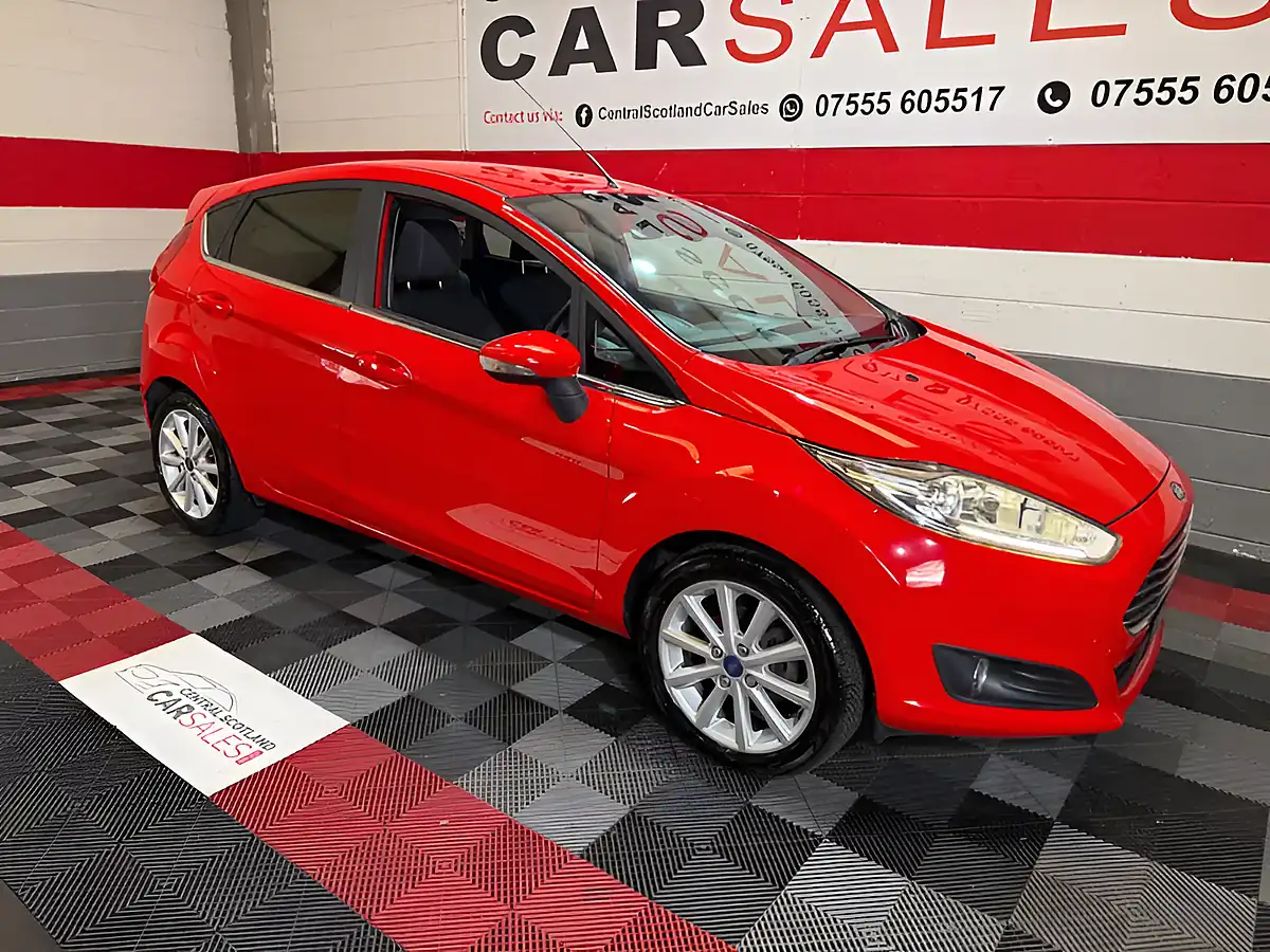 Used 2017 Ford Fiesta Titanium Red - Front View