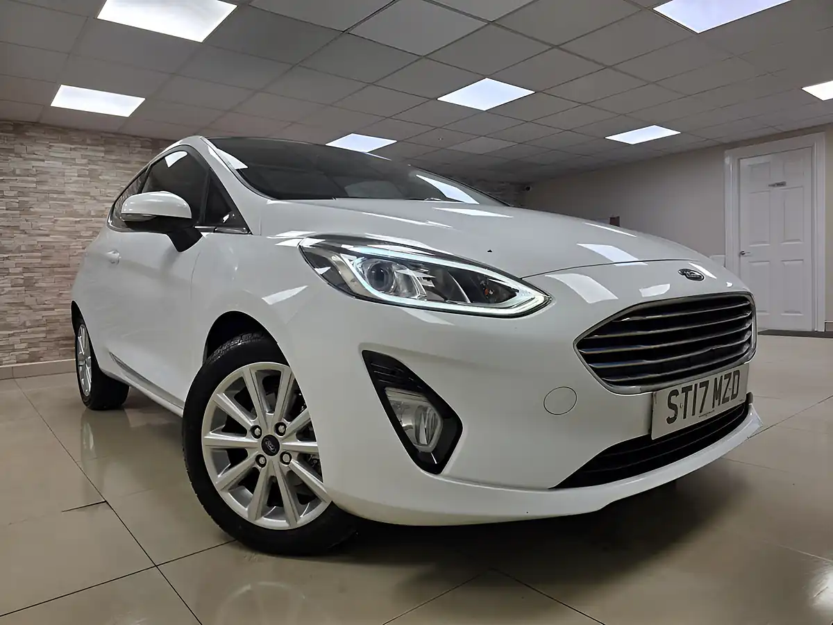 Used 2017 Ford Fiesta Titanium White - Front View