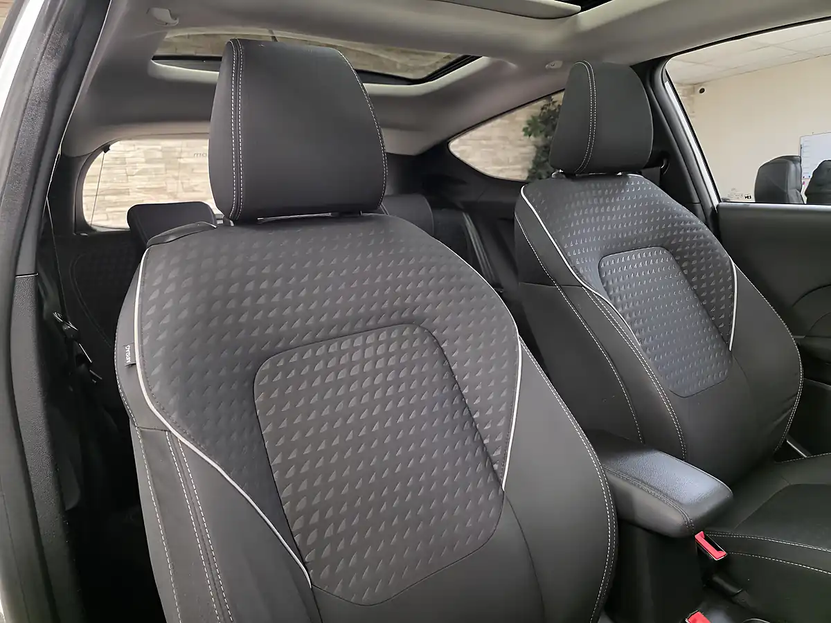 Used 2017 Ford Fiesta Titanium White - Interior and Exterior details 4